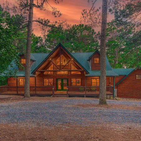 The Eastwood Spacious Retreat With 4 King En-Suites - Hot Tub - Pet-Friendly - Cozy Fire Pit - Prime Location - Multi-Family Broken Bow Extérieur photo