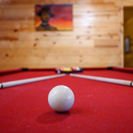 The Eastwood Spacious Retreat With 4 King En-Suites - Hot Tub - Pet-Friendly - Cozy Fire Pit - Prime Location - Multi-Family Broken Bow Extérieur photo