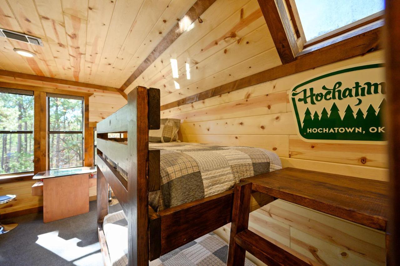 The Eastwood Spacious Retreat With 4 King En-Suites - Hot Tub - Pet-Friendly - Cozy Fire Pit - Prime Location - Multi-Family Broken Bow Extérieur photo