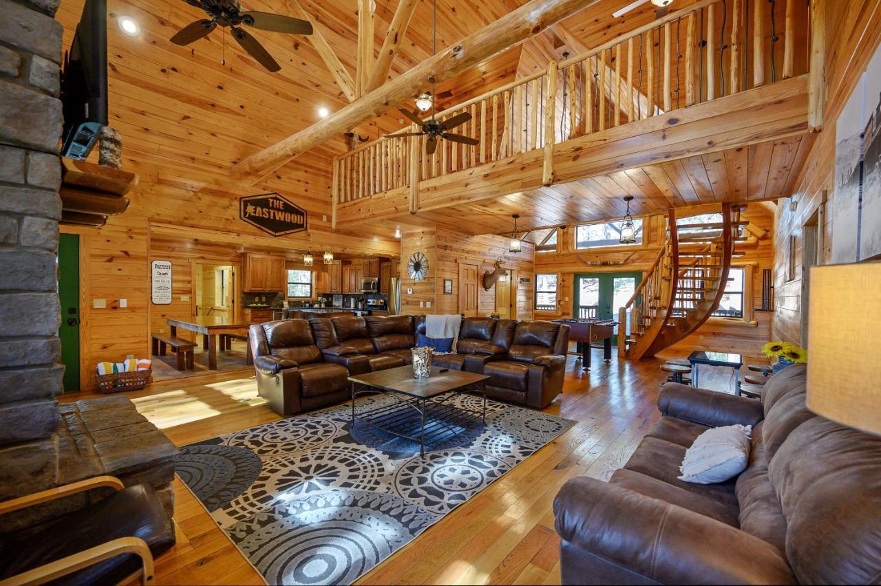 The Eastwood Spacious Retreat With 4 King En-Suites - Hot Tub - Pet-Friendly - Cozy Fire Pit - Prime Location - Multi-Family Broken Bow Extérieur photo