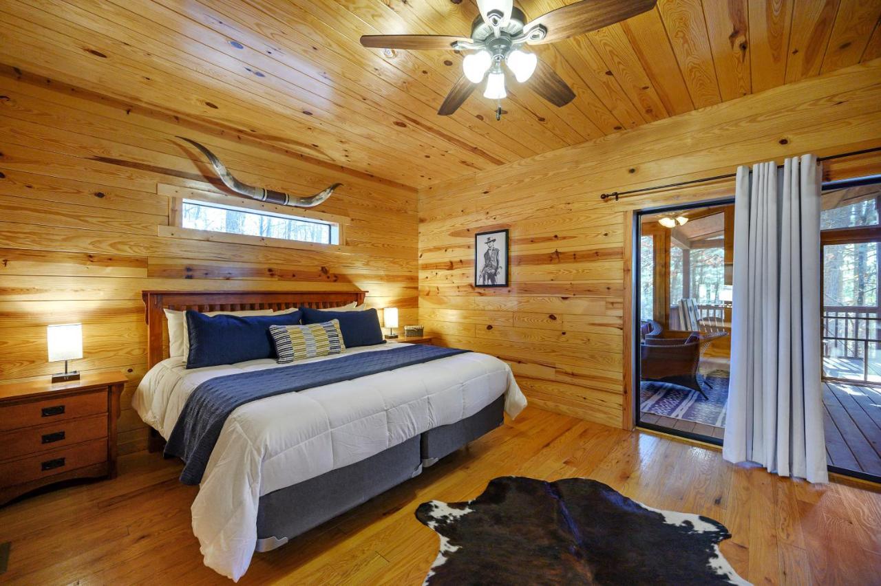 The Eastwood Spacious Retreat With 4 King En-Suites - Hot Tub - Pet-Friendly - Cozy Fire Pit - Prime Location - Multi-Family Broken Bow Extérieur photo