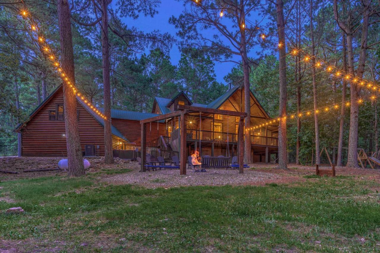 The Eastwood Spacious Retreat With 4 King En-Suites - Hot Tub - Pet-Friendly - Cozy Fire Pit - Prime Location - Multi-Family Broken Bow Extérieur photo
