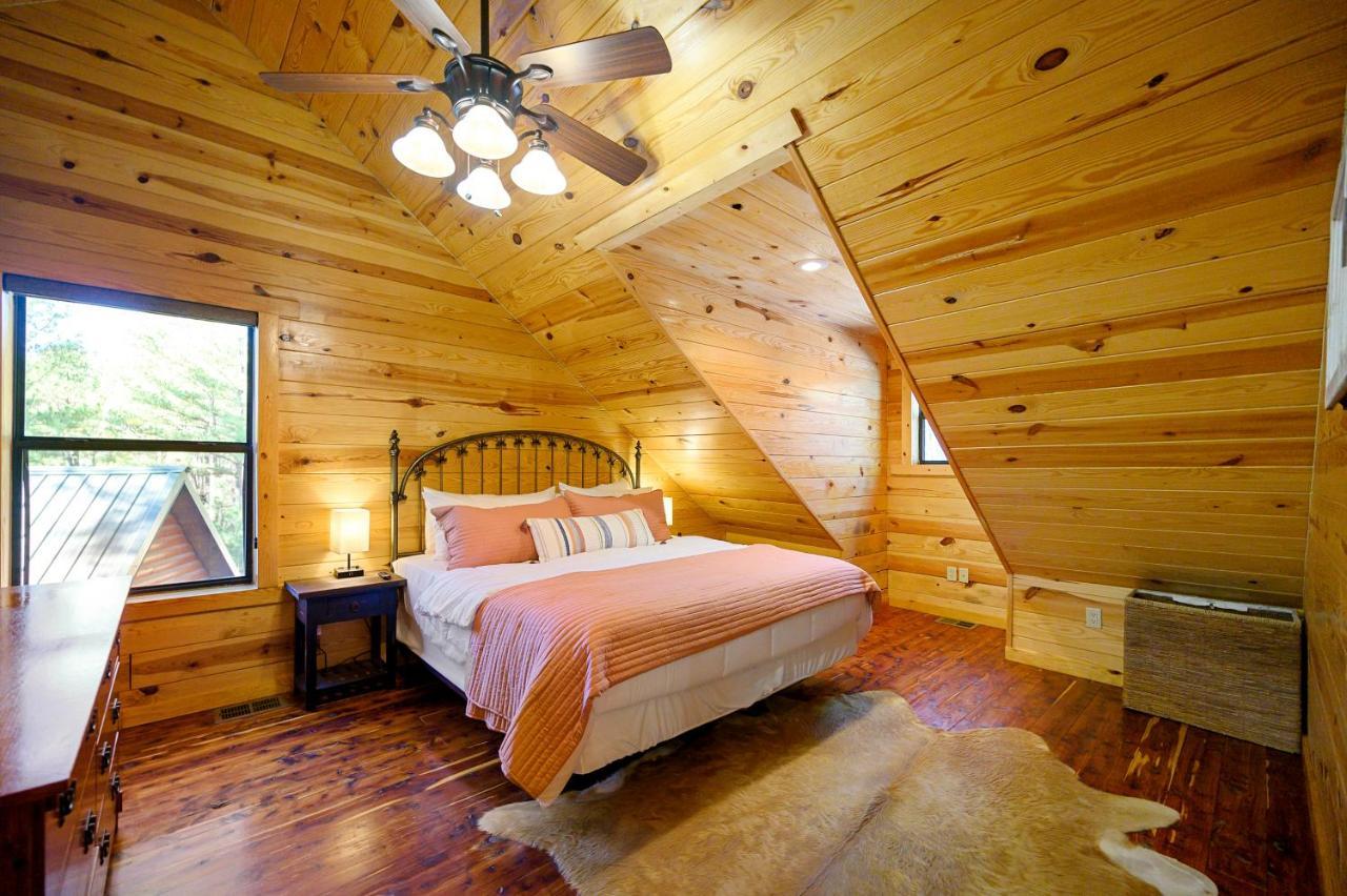The Eastwood Spacious Retreat With 4 King En-Suites - Hot Tub - Pet-Friendly - Cozy Fire Pit - Prime Location - Multi-Family Broken Bow Extérieur photo