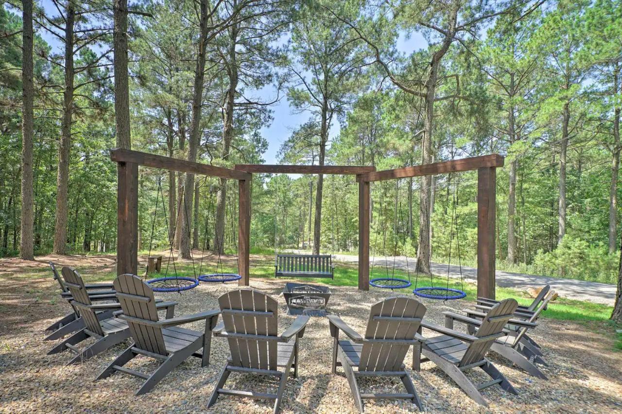 The Eastwood Spacious Retreat With 4 King En-Suites - Hot Tub - Pet-Friendly - Cozy Fire Pit - Prime Location - Multi-Family Broken Bow Extérieur photo