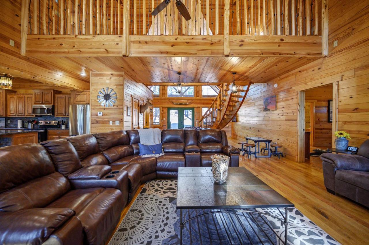 The Eastwood Spacious Retreat With 4 King En-Suites - Hot Tub - Pet-Friendly - Cozy Fire Pit - Prime Location - Multi-Family Broken Bow Extérieur photo