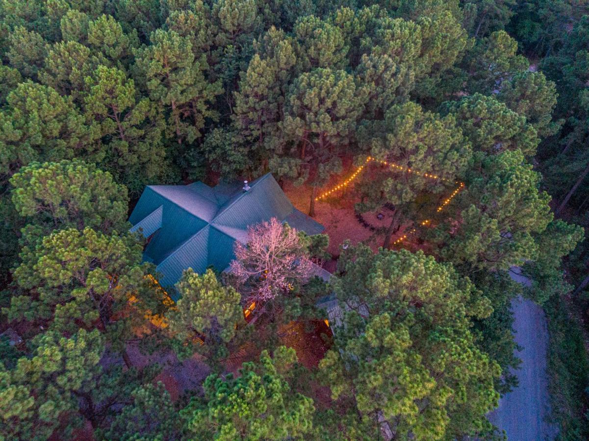 The Eastwood Spacious Retreat With 4 King En-Suites - Hot Tub - Pet-Friendly - Cozy Fire Pit - Prime Location - Multi-Family Broken Bow Extérieur photo