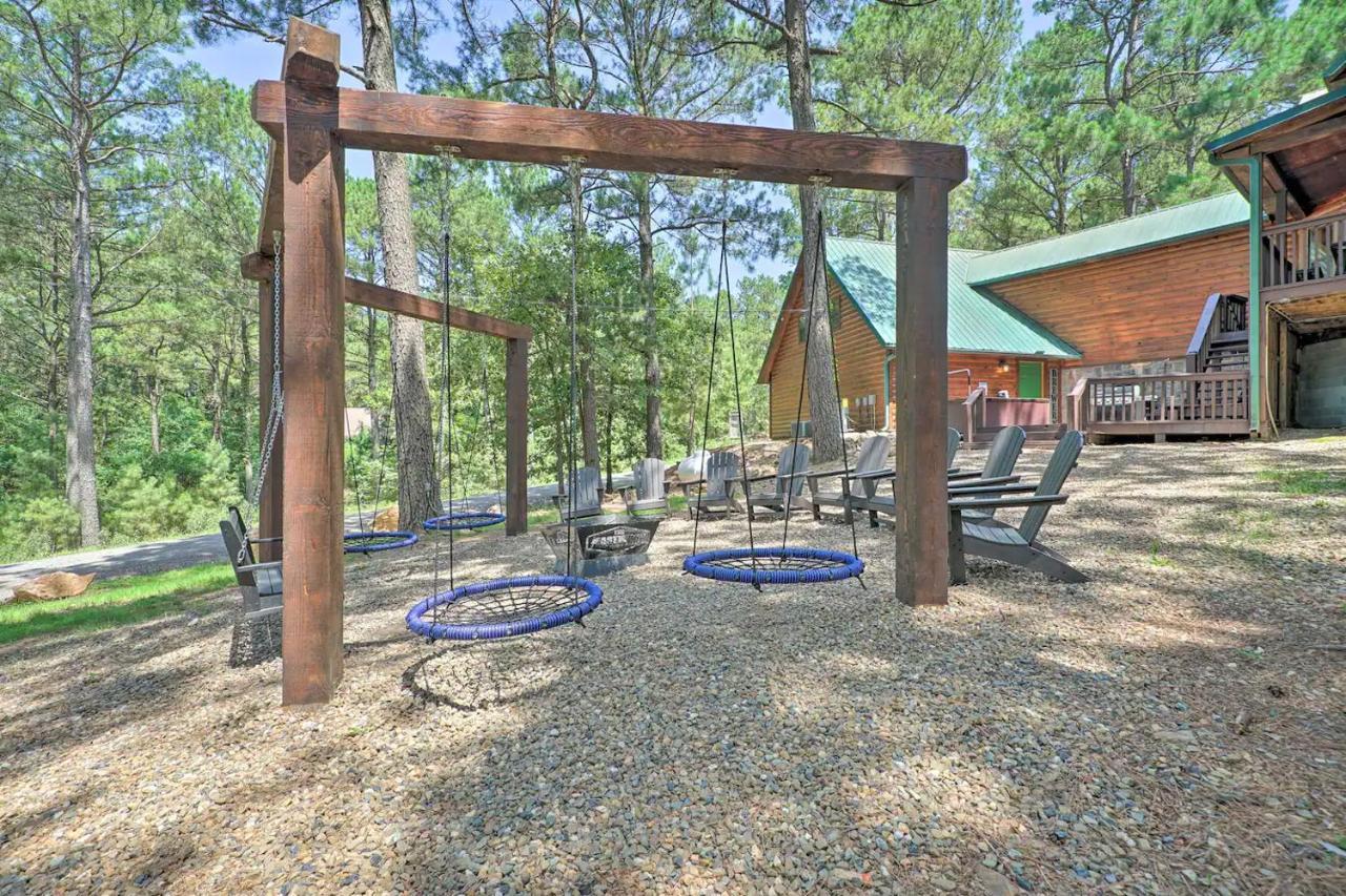 The Eastwood Spacious Retreat With 4 King En-Suites - Hot Tub - Pet-Friendly - Cozy Fire Pit - Prime Location - Multi-Family Broken Bow Extérieur photo