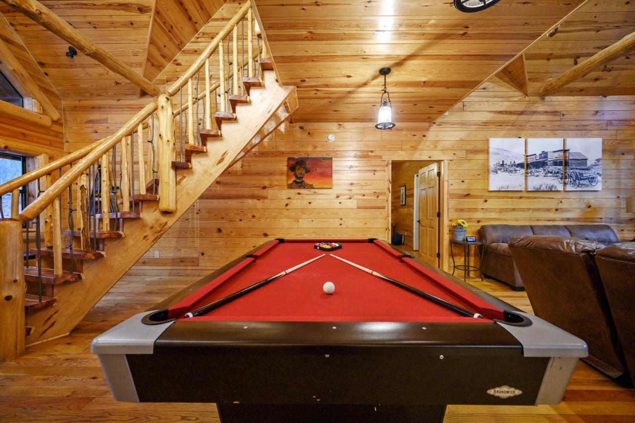 The Eastwood Spacious Retreat With 4 King En-Suites - Hot Tub - Pet-Friendly - Cozy Fire Pit - Prime Location - Multi-Family Broken Bow Extérieur photo